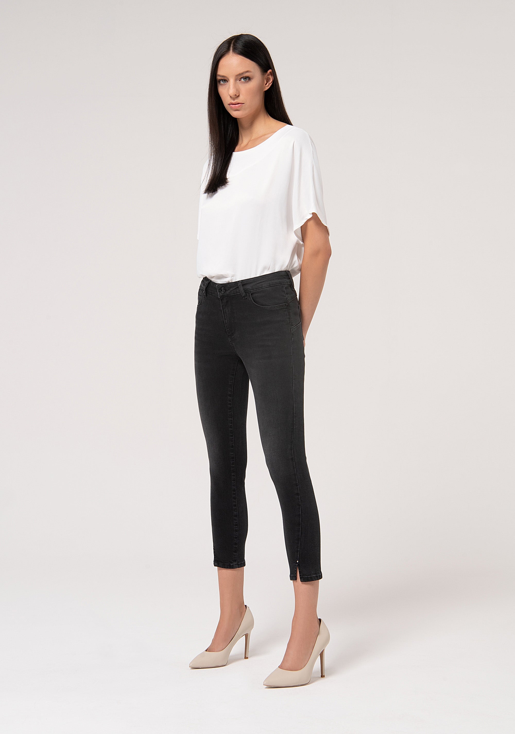 Denim Cropped Shape Up Betty Pant V