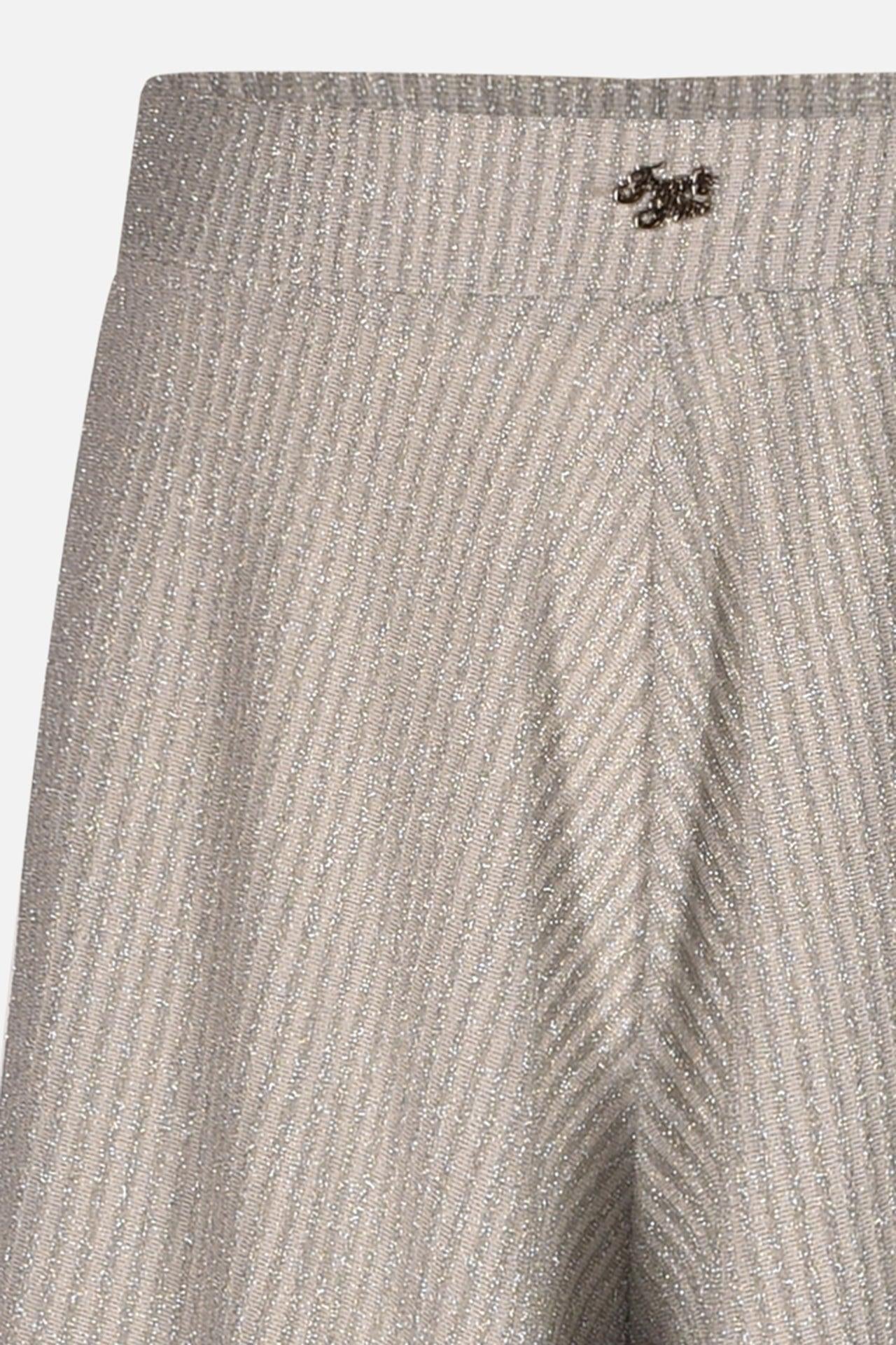 PANTALONI FUNFUN IN TESSUTO ELASTAN EFFETTO COSTINE LUREX ARGENTO, MODELLO PALAZZO AMPIO CON BUSTINO TUTTO MOLLA