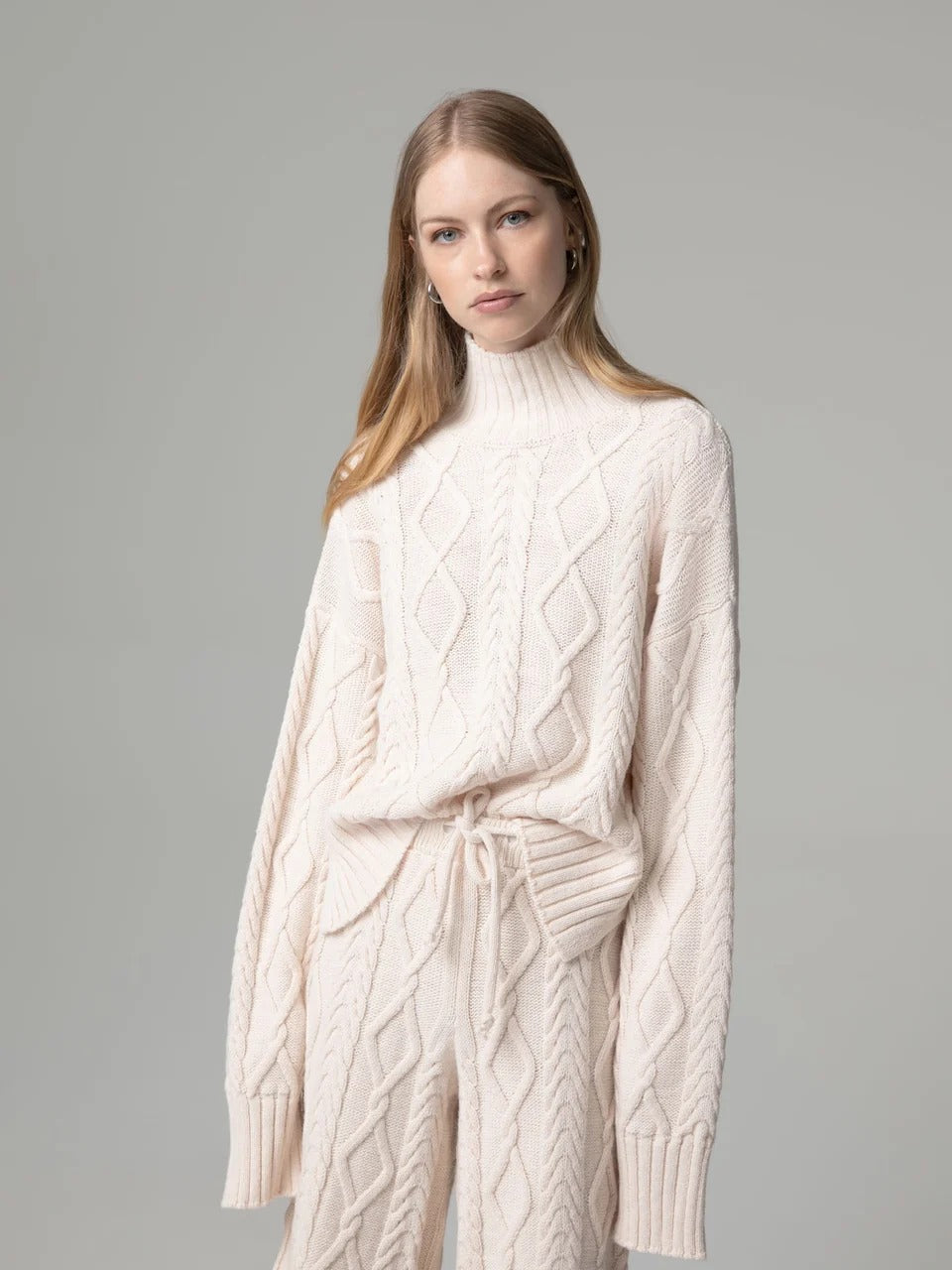 Gaelle Pullover con motivo a treccia e collo alto panna GAABW11430-FRW0001 BI21 GAELLE 