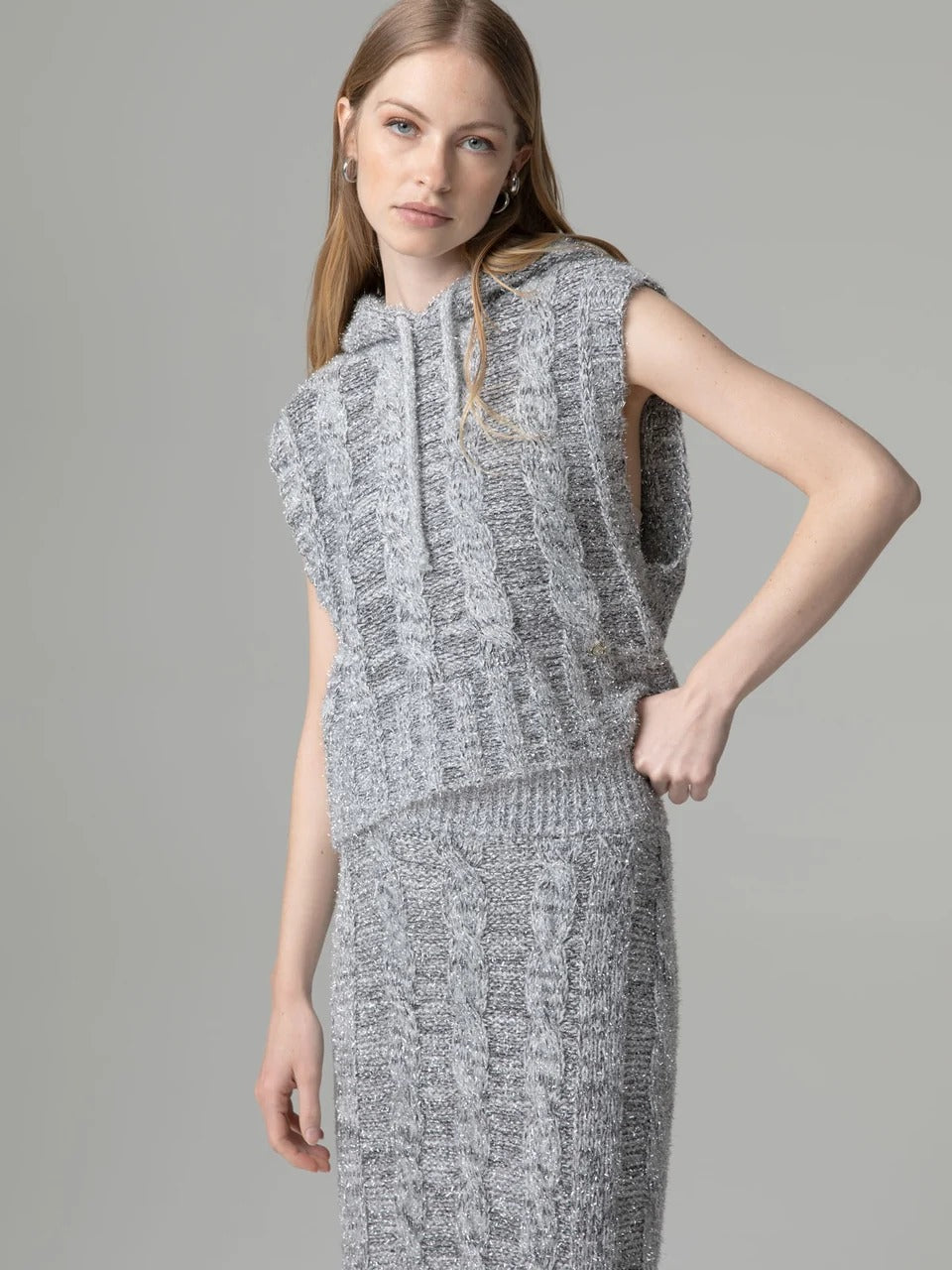 Gaelle Pullover smanicato con cappuccio con pendaglio logato sul davanti grigio GAABW11482-FRP0001 GR00 GAELLE 