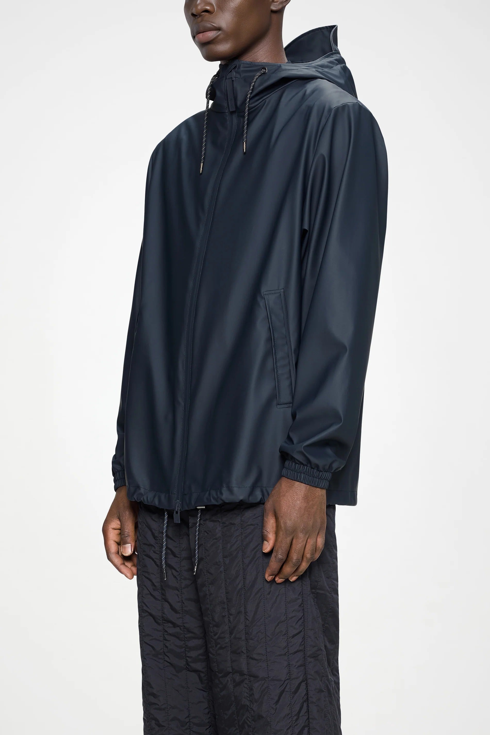 Storm Breaker  impermeabile unisex con dettagli resistenti alle intemperie navy 18370 47 RAINS 