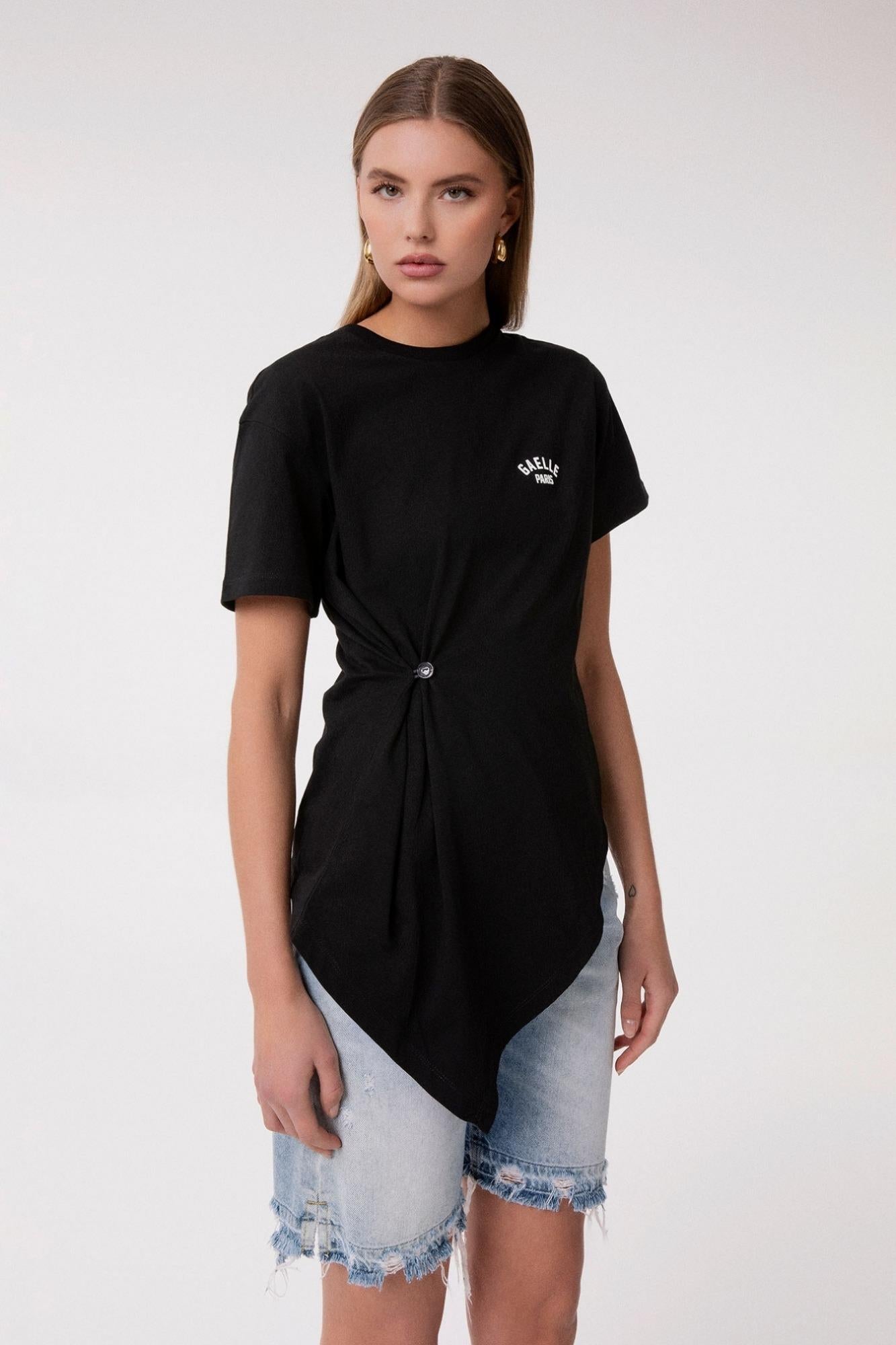 T-Shirt Paricollo Mezza Manica Con Dettaglio Sul Davanti  Nero - Gaëlle Paris GAABW09370-PTTS0043 NERO GAELLE 