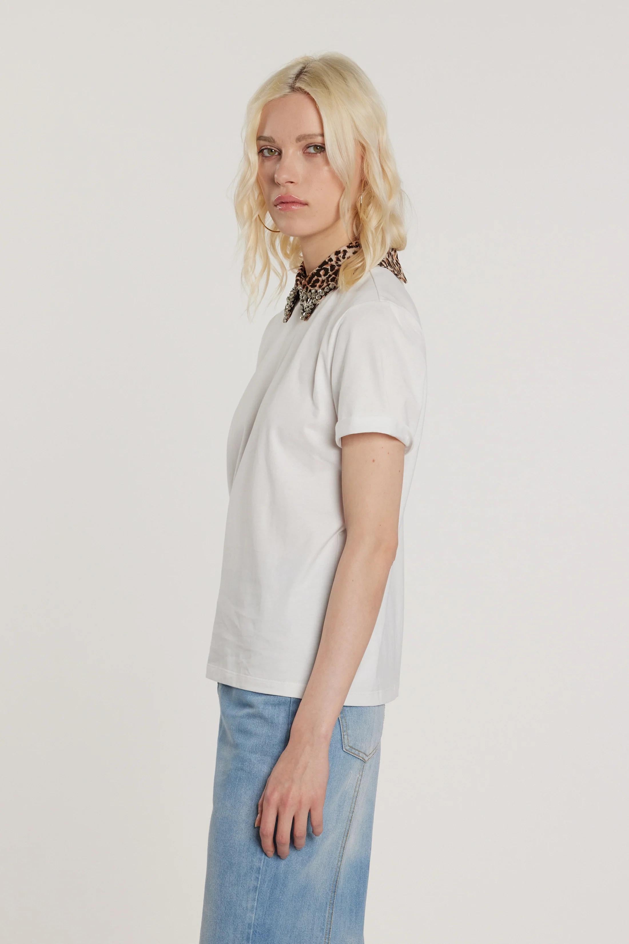 RELISH T-Shirt ARLETTI maniche corte con risvolto più colletto animalier più applicazioni gioiello più goccia WHITE RDP2601089013 1100 RELISH 