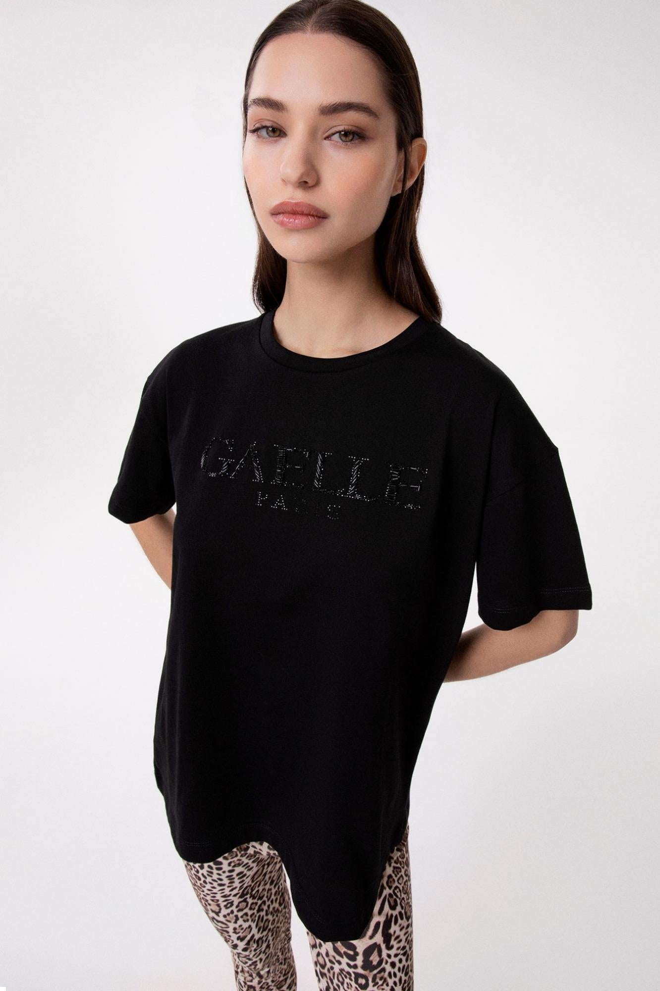 T-Shirt Paricollo Mezza Manica Con Ricamo  Nero - Gaëlle Paris GAABW09252-PTTS0043 NERO GAELLE 