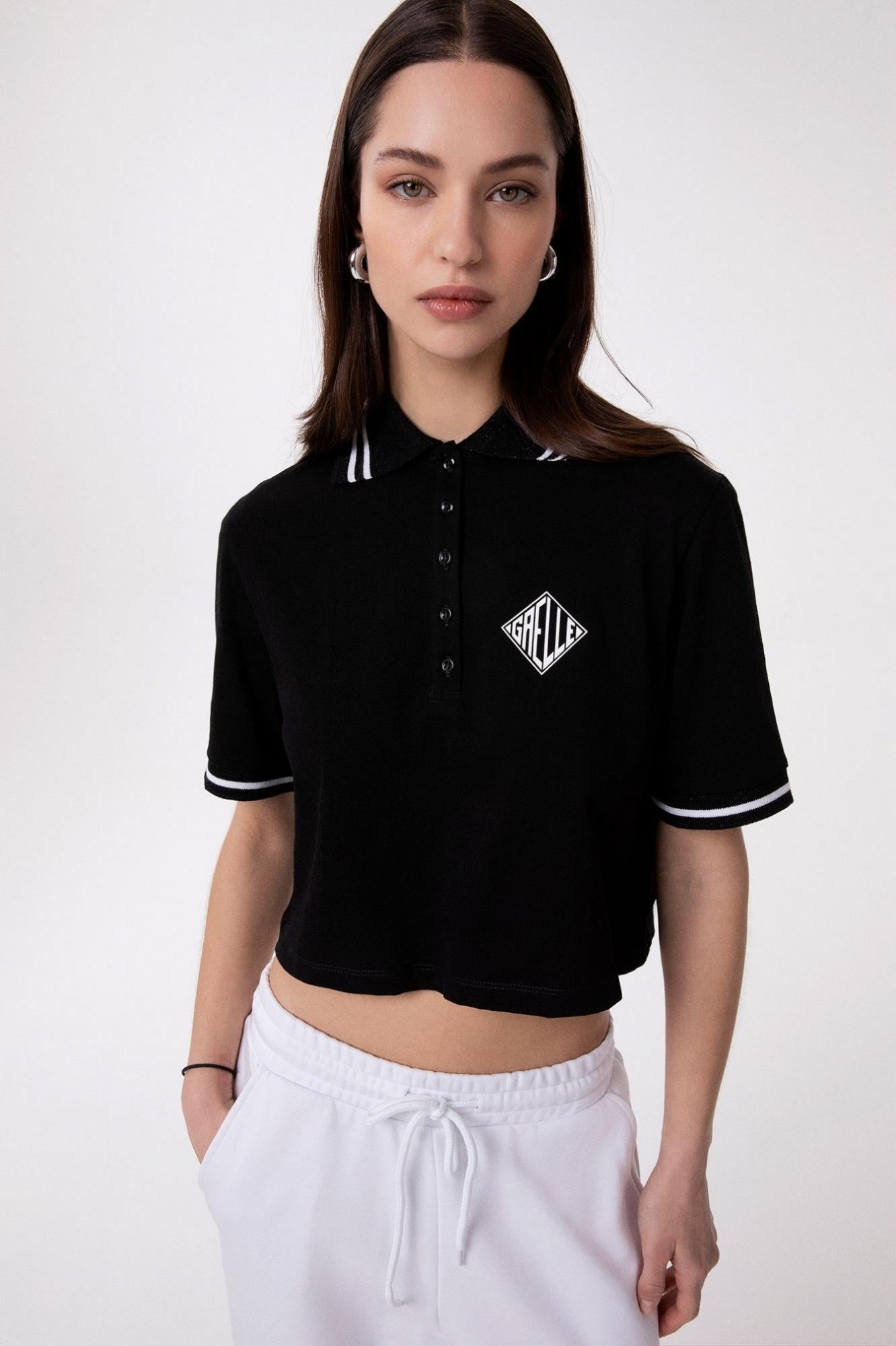 T-Shirt Crop Mezza Manica Con Collo E Abbottonatura A Polo Appl. Termo Lato Cuore  Nero - Gaëlle Paris GAABW09320-PTTS0043 NE01 GAELLE 