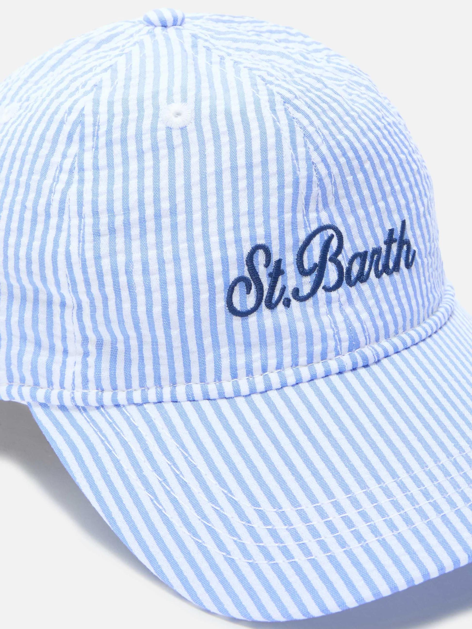 Cappellino Baseball con visiera in cotone seersucker a righe azzurre e bianche BASB0007 02687L MC2 SAINT BARTH 