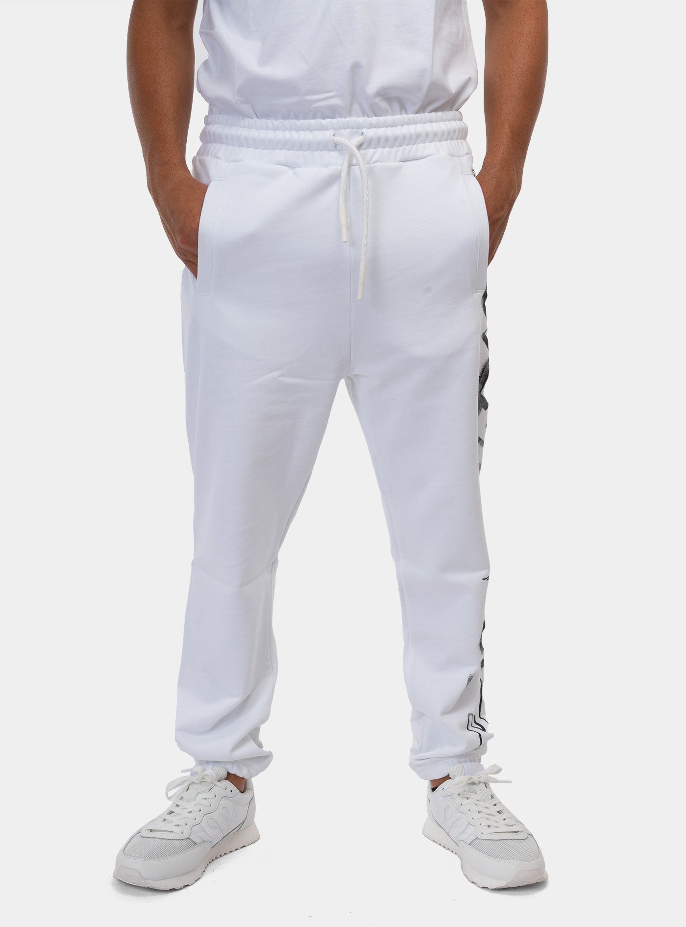 immagine-1-disclaimer-pantalone-in-felpa-bianco-st-nera-pantaloni-24eds54205-bianco