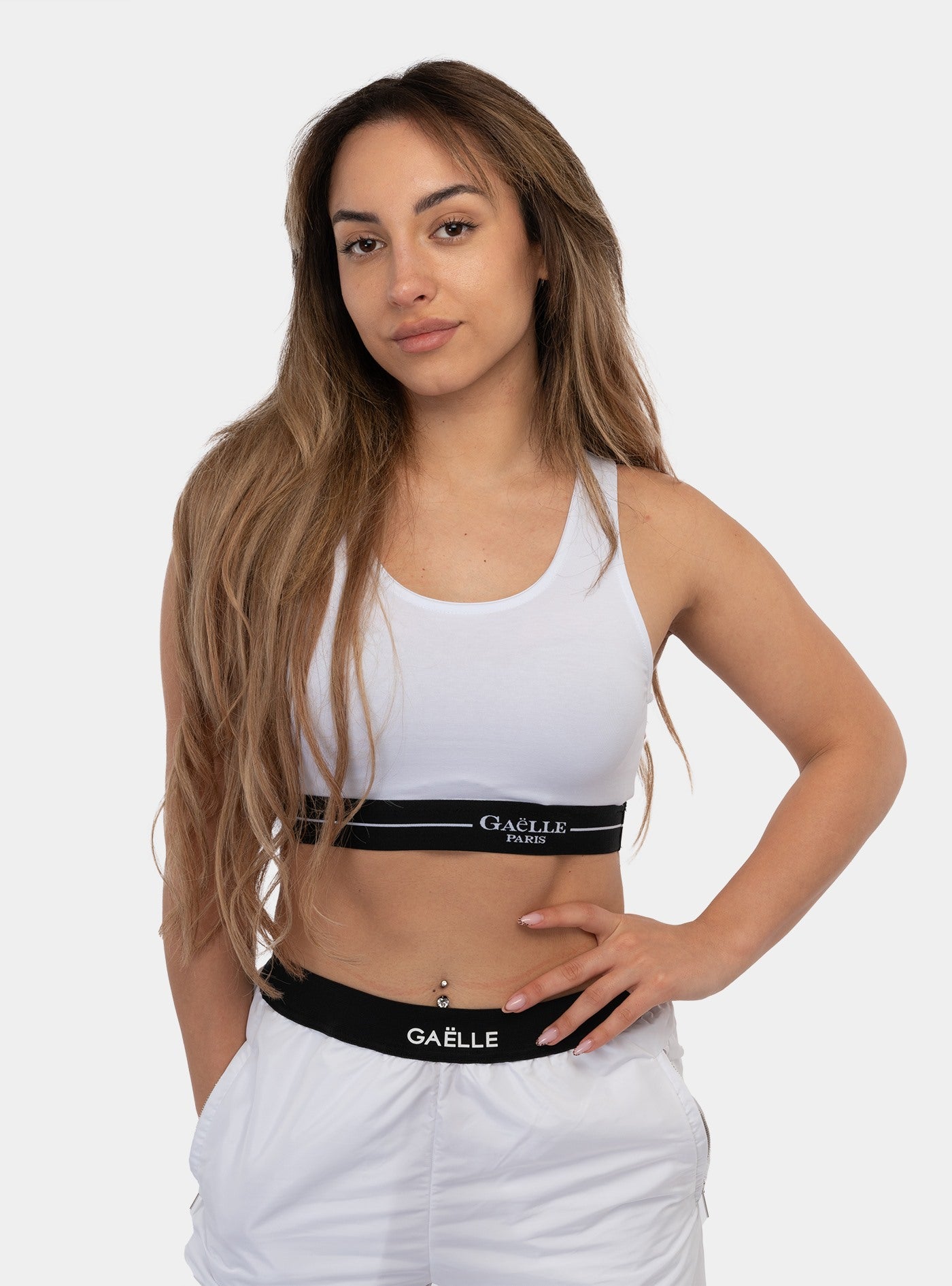 immagine-1-gaelle-crop-top-giromanica-bianco-top-gaabw00493-ptts0059-bi01