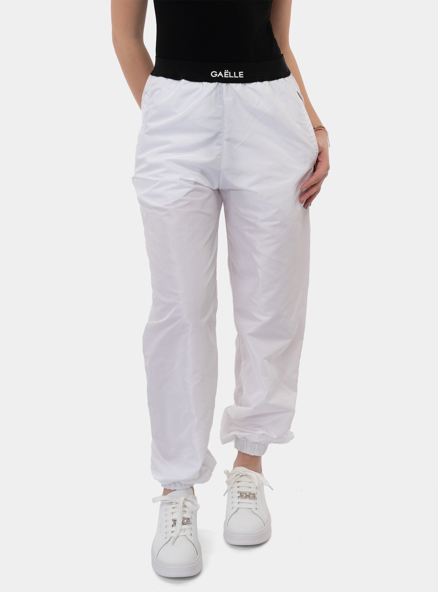 immagine-1-gaelle-pantalone-jogger-bianco-pantaloni-gaabw00446-pttn0040-bi01