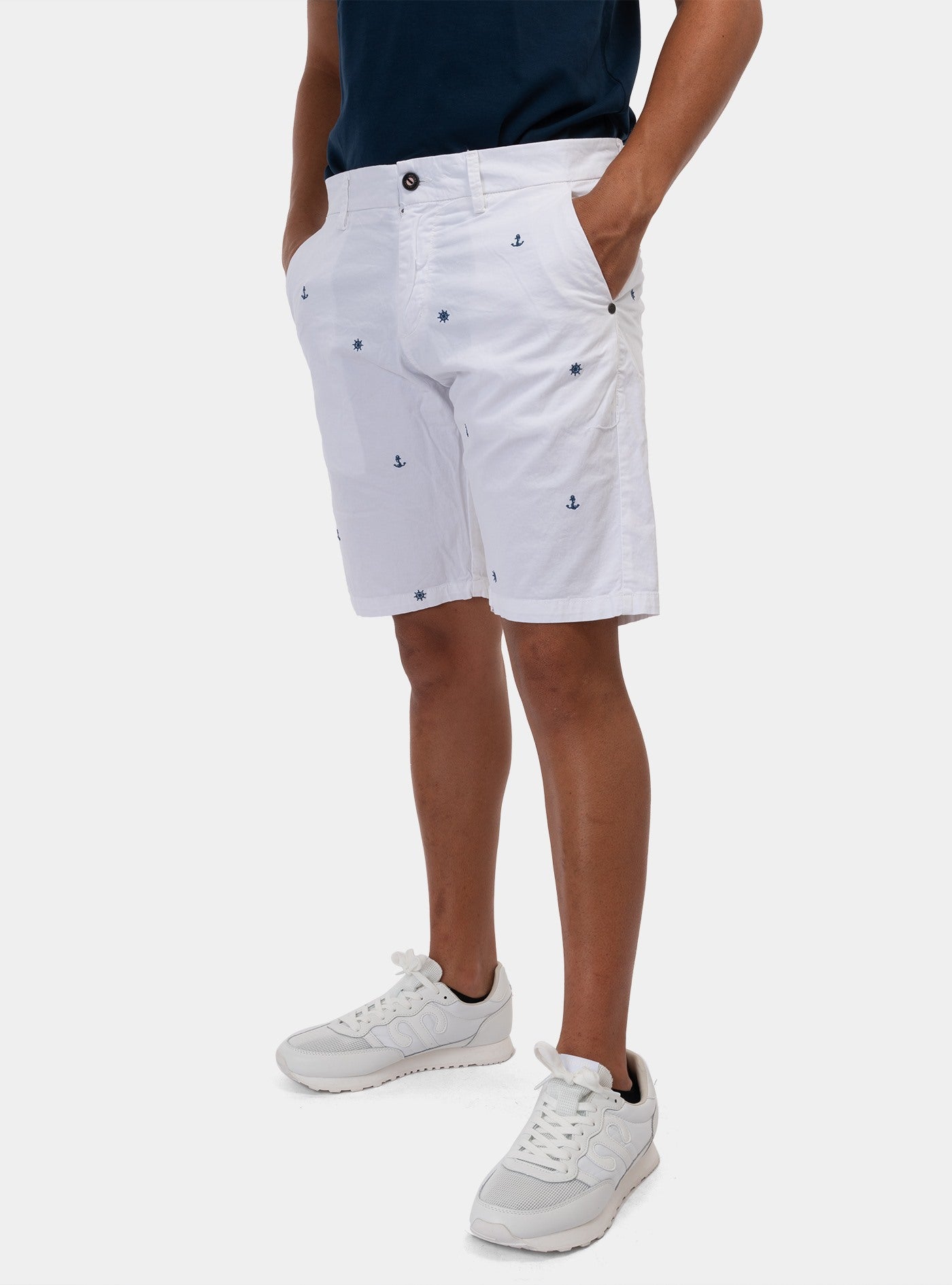 immagine-1-impure-chino-short-comfort-twill-embr-nautical-white-bermuda-im24ssbm-chs4293-c24