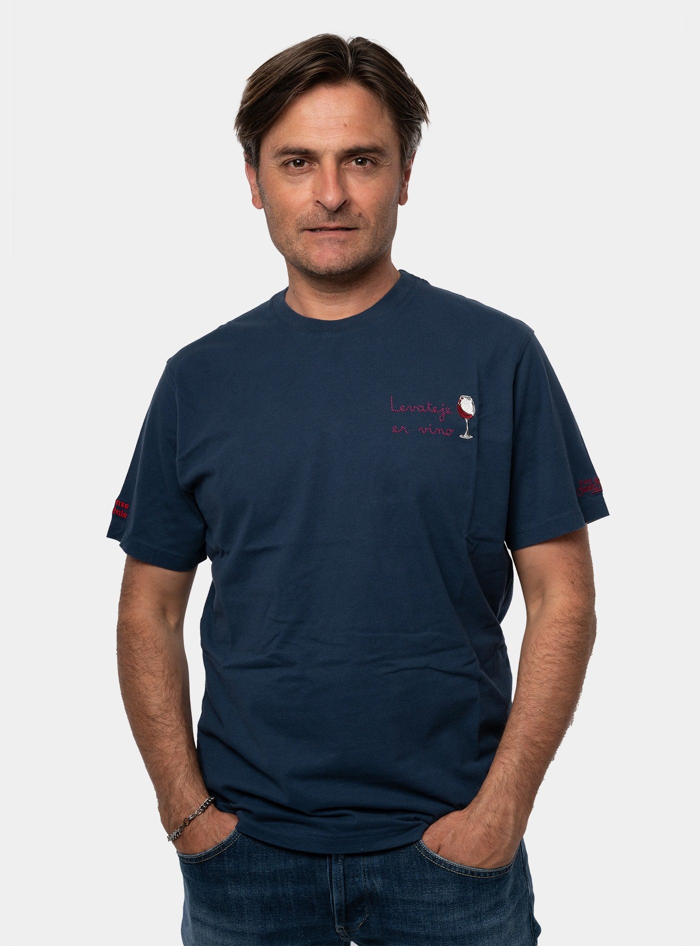 immagine-1-mc2-saint-barth-arnott-vacanze-vino-61-emb-t-shirt-arn0001-03216g