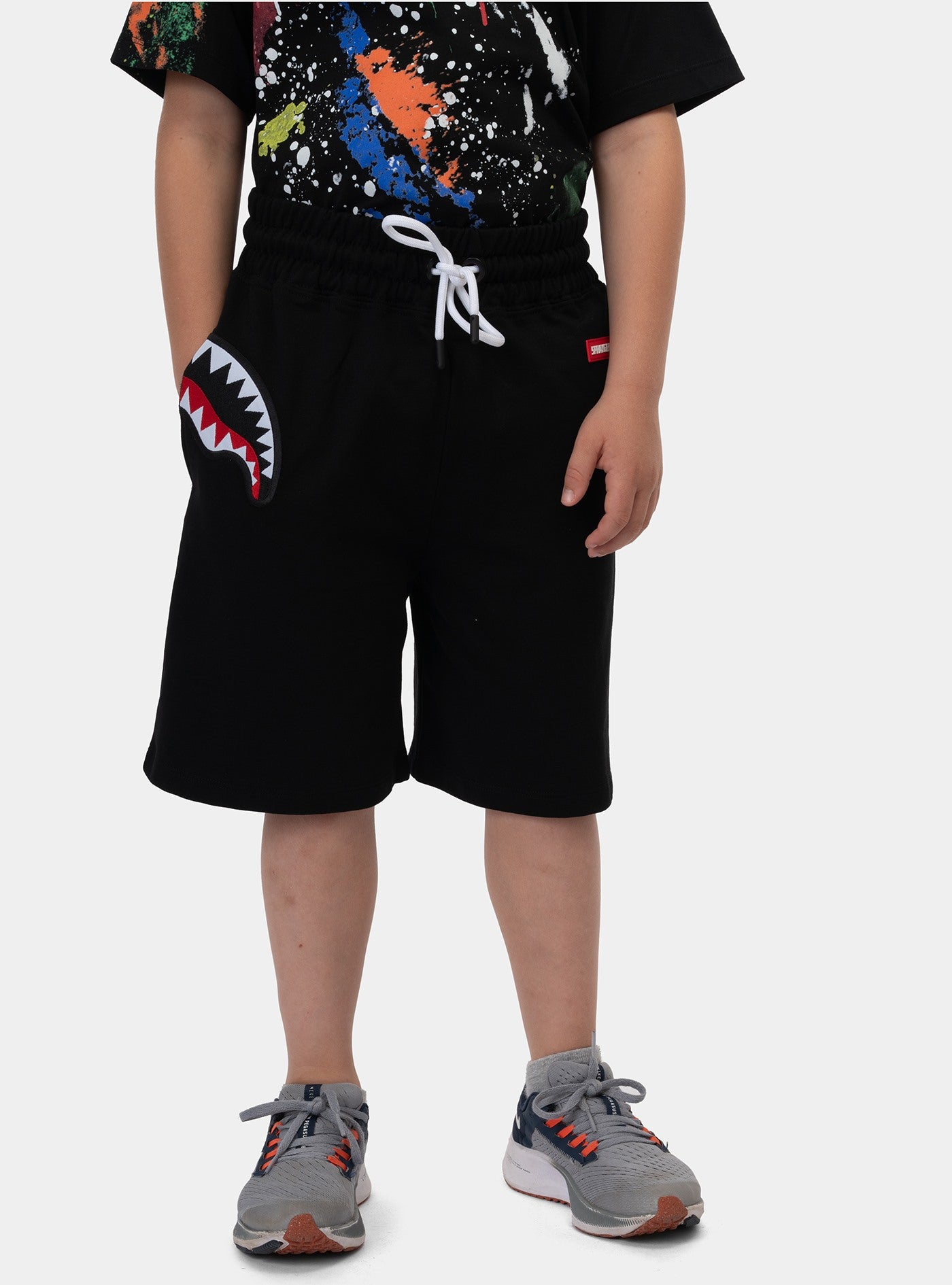 immagine-1-sprayground-label-shark-crew-short-black-short-spy1036-black