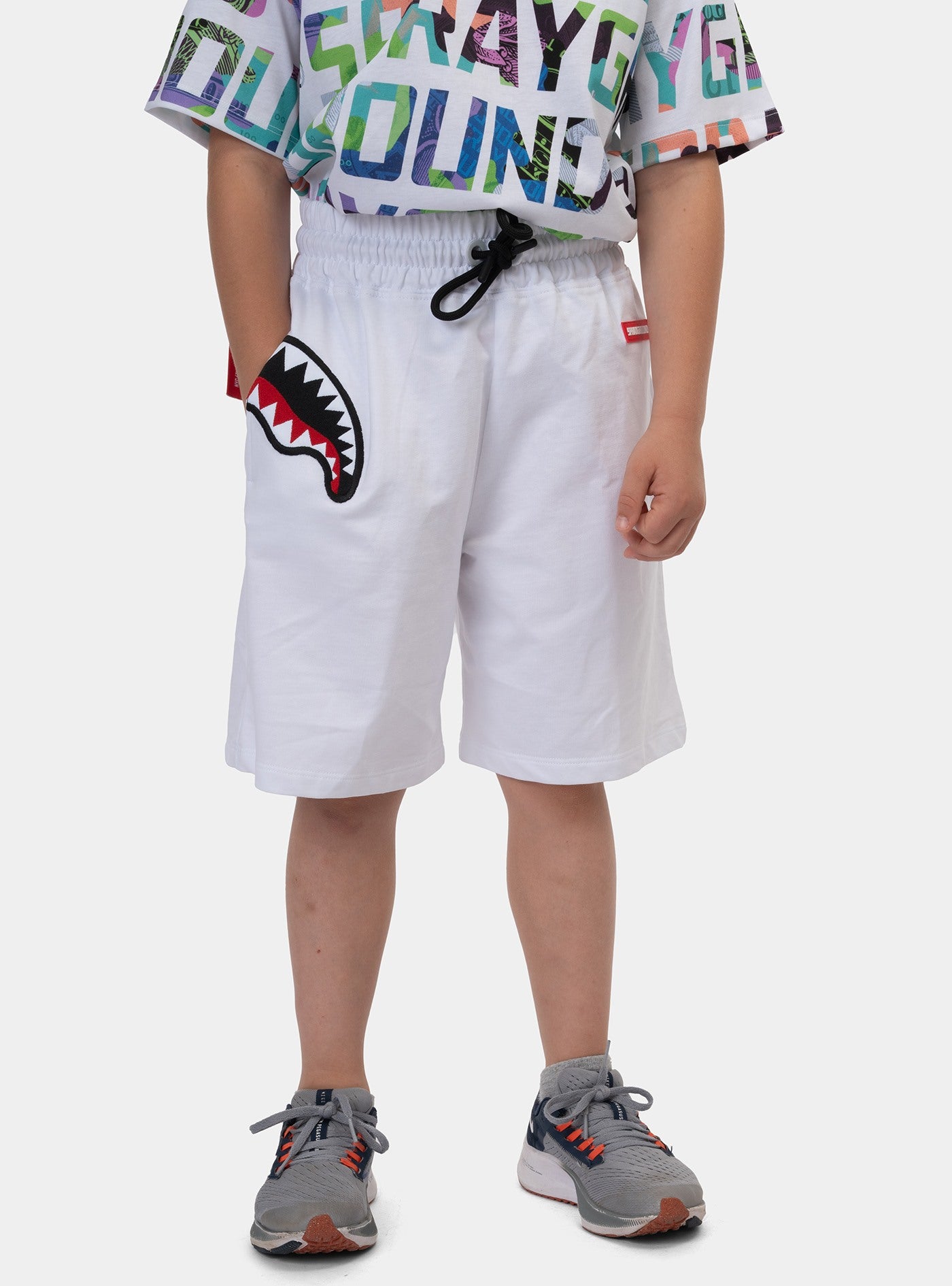 immagine-1-sprayground-label-shark-crew-short-white-short-spy1036-white