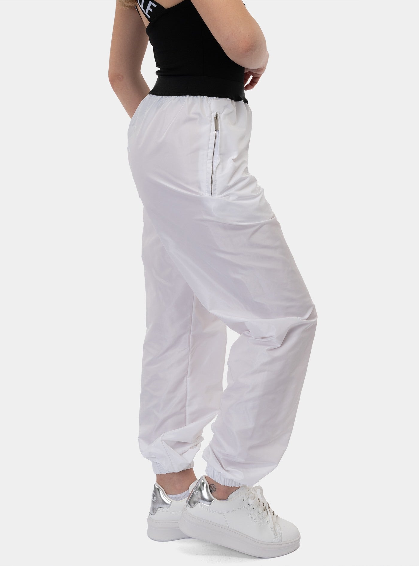 immagine-2-gaelle-pantalone-jogger-bianco-pantaloni-gaabw00446-pttn0040-bi01