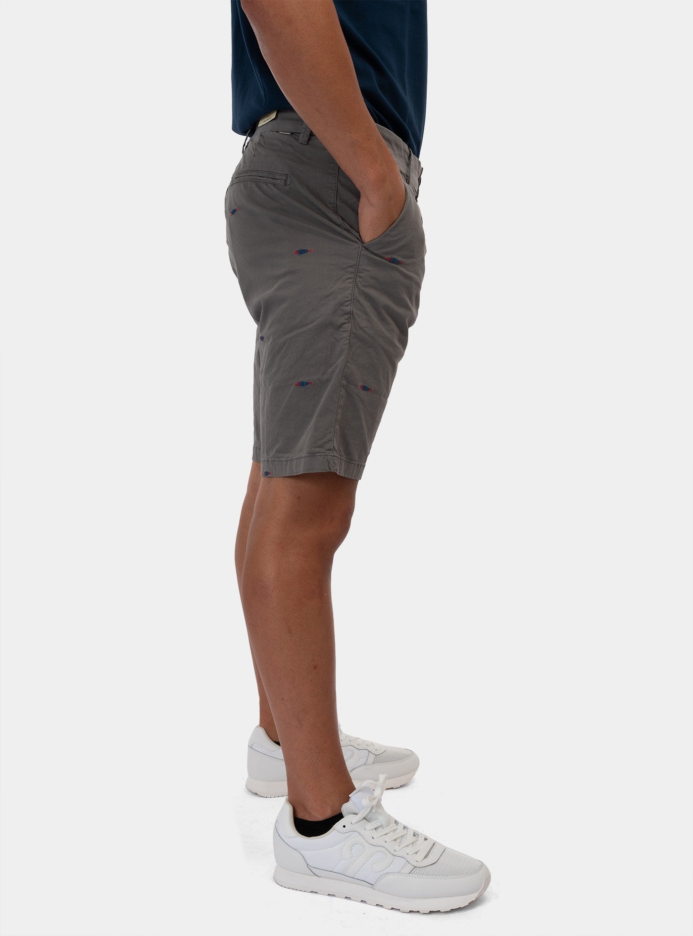 immagine-2-impure-chino-short-comfort-twill-embr-fishred-grey-bermuda-im24ssbm-chs4292-c17