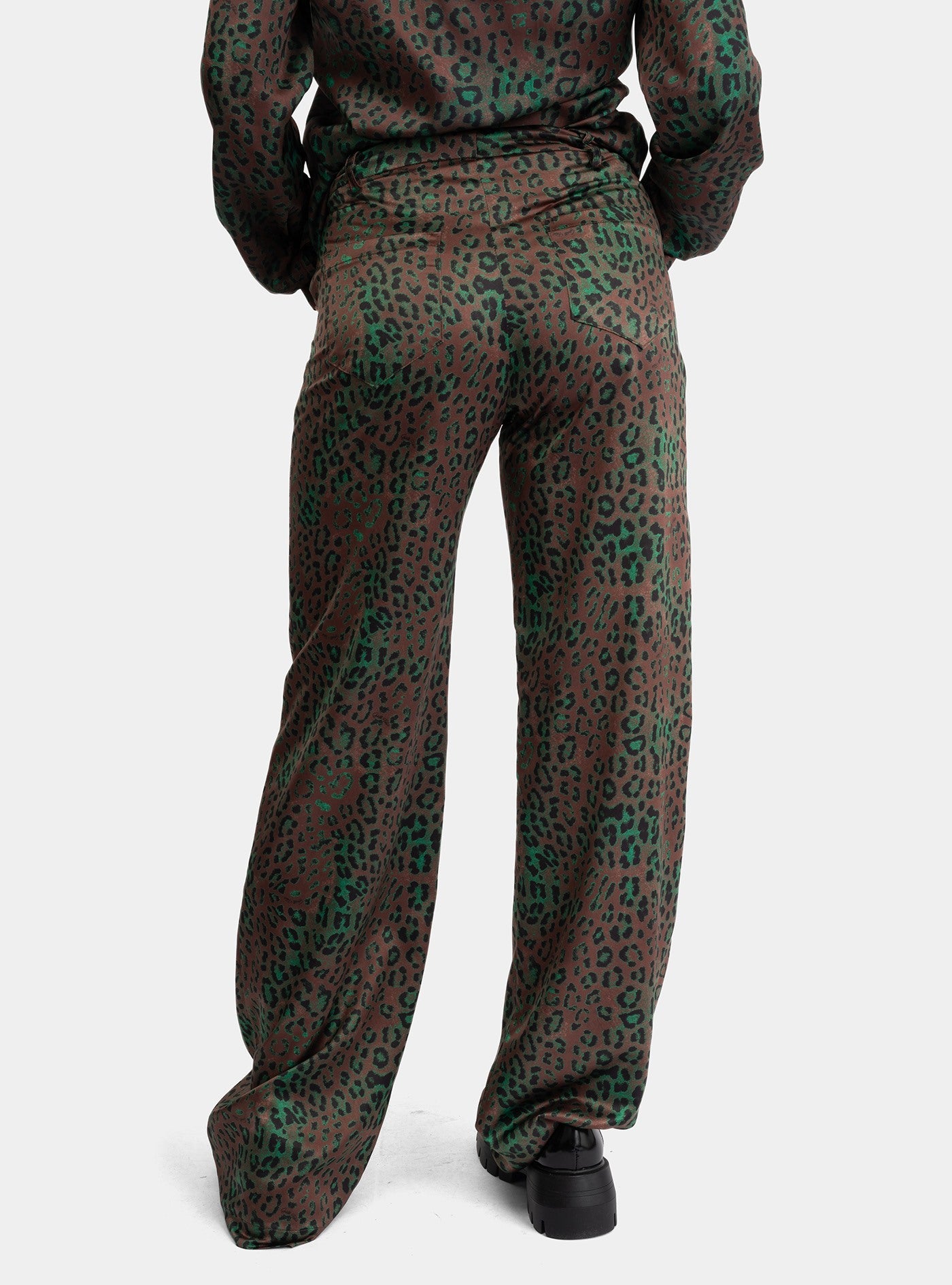 immagine-3-gaelle-pantalone-dritto-in-raso-stampato-maculato-verde-pantaloni-gaabw00904-pttp0075-mcve