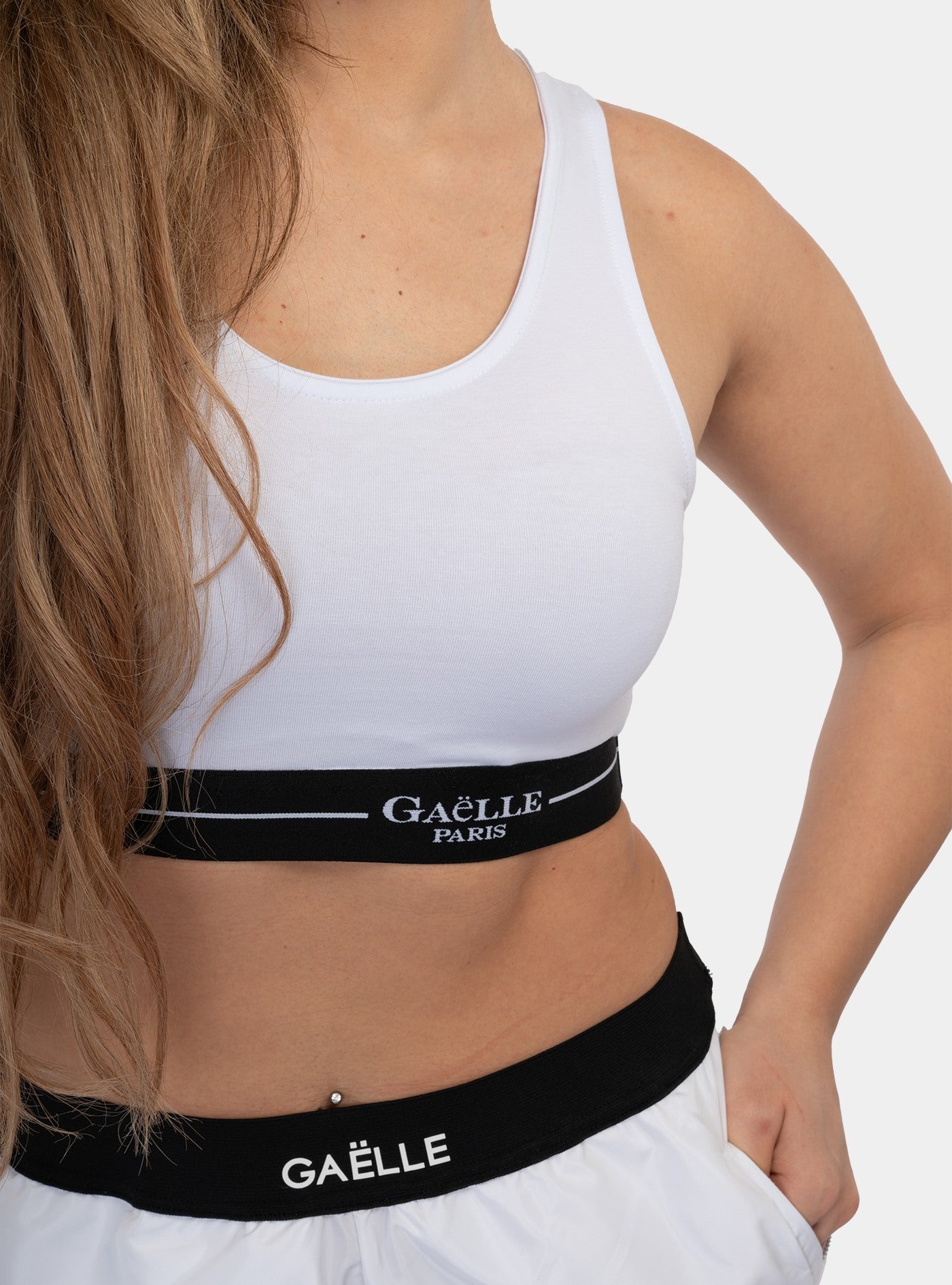 immagine-4-gaelle-crop-top-giromanica-bianco-top-gaabw00493-ptts0059-bi01